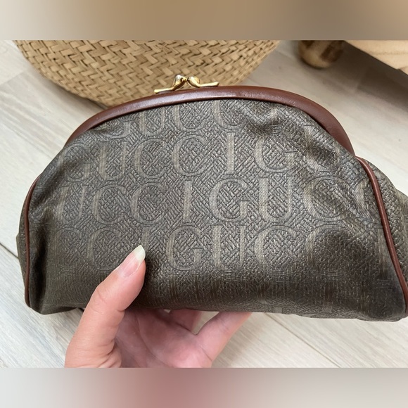 Vintage Gucci Clutch with rare monogram and kiss lock - Picture 7 of 17